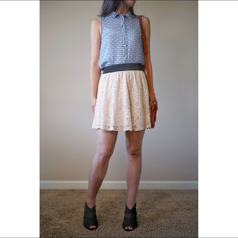 Patterned print light blue sleeveless shirt